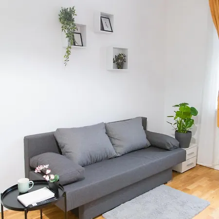 Cozy Retreat By Wenceslas Square 아파트