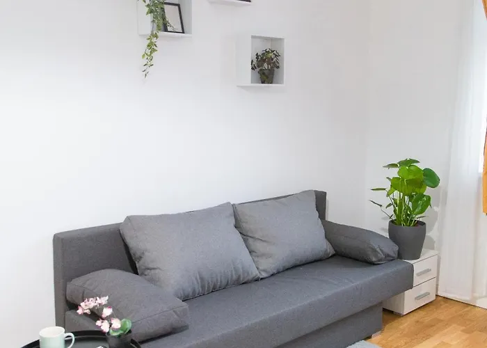 Cozy Retreat By Wenceslas Square Апартаменты