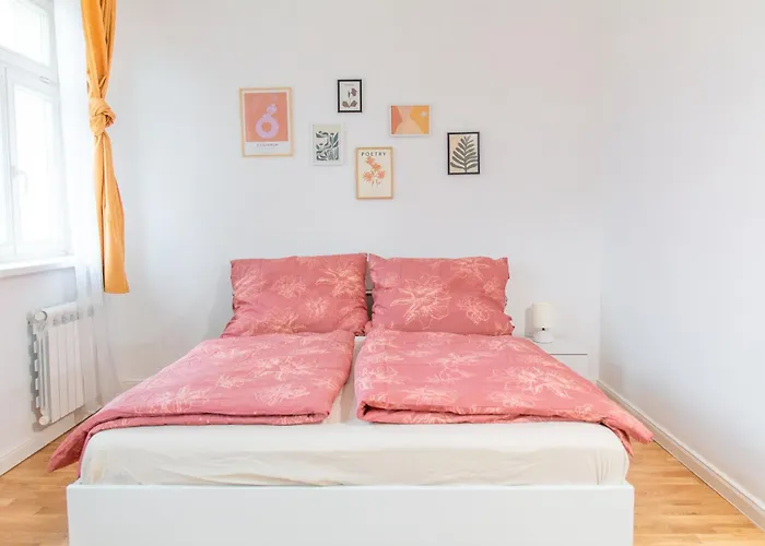 Cozy Retreat By Wenceslas Square Апартаменты