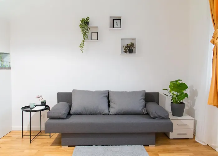 Cozy Retreat By Wenceslas Square Апартаменты